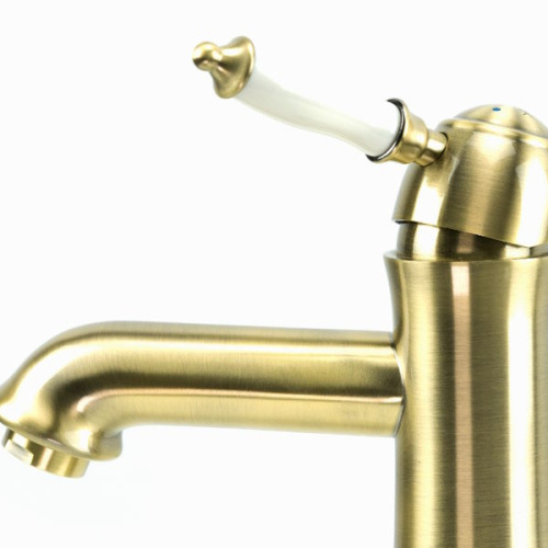 Смеситель для раковины Lemark VILLA LM4806B бронза фото 2 смеситель для раковины lemark villa lm4806b бронза фото 2