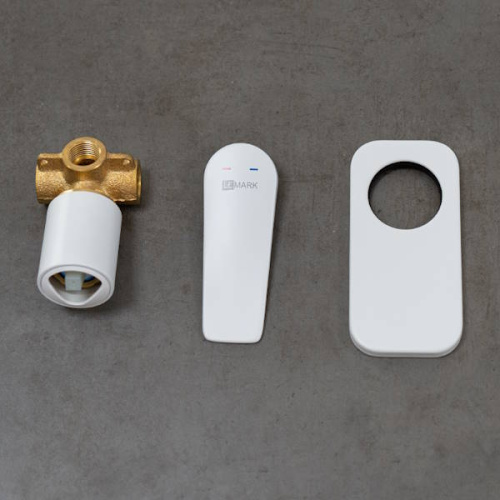 Смеситель для ванны и душа Lemark BRONX LM3723MW белый матовый фото 3 смеситель для ванны и душа lemark bronx lm3723mw белый матовый фото 3