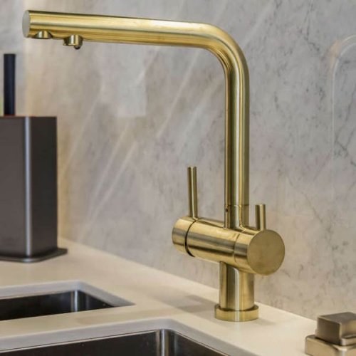 Смеситель для кухни Omoikiri Nagano WH-P белый фото 2 смеситель для кухни omoikiri nagano wh-p белый фото 2