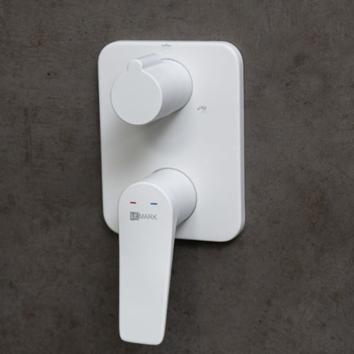 Смеситель для ванны и душа Lemark BRONX LM3729MW белый матовый фото 3 смеситель для ванны и душа lemark bronx lm3729mw белый матовый фото 3